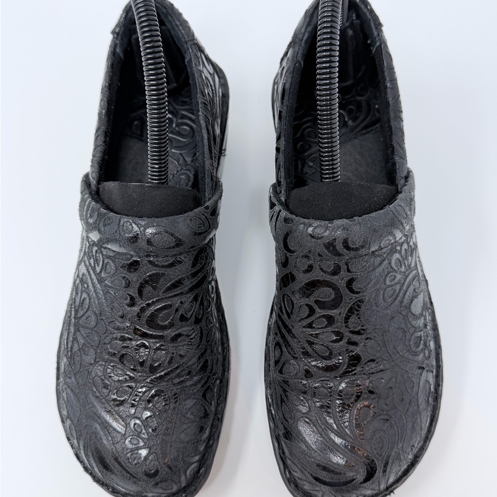 BOC Born Concept Leather Clogs Black Tooled Slip On Comfort Shoes Size 7M - Picture 10 of 14